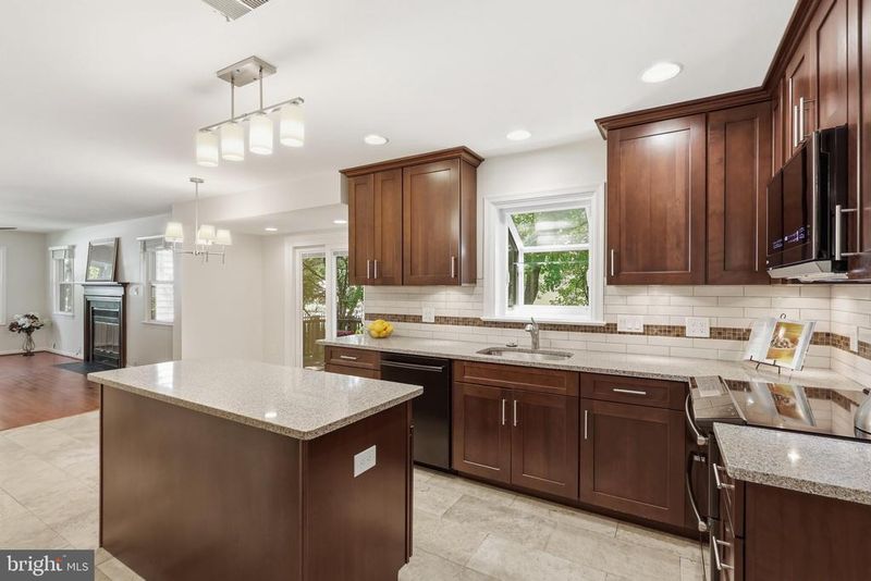 105 Cunningham Park Ct SE, Vienna, VA 22180