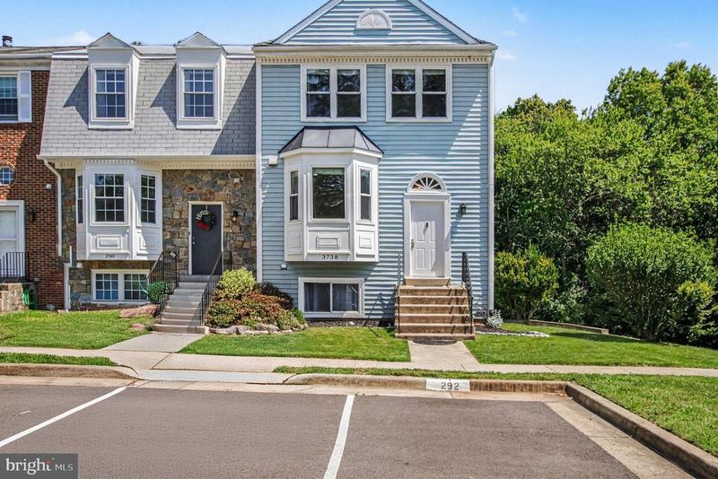 3738 Broomsedge Ct, Fairfax, VA 22033