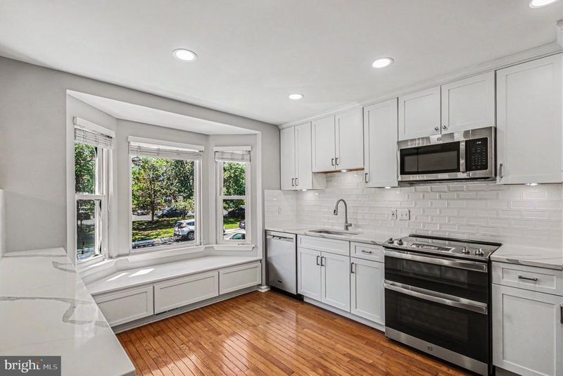 3738 Broomsedge Ct, Fairfax, VA 22033