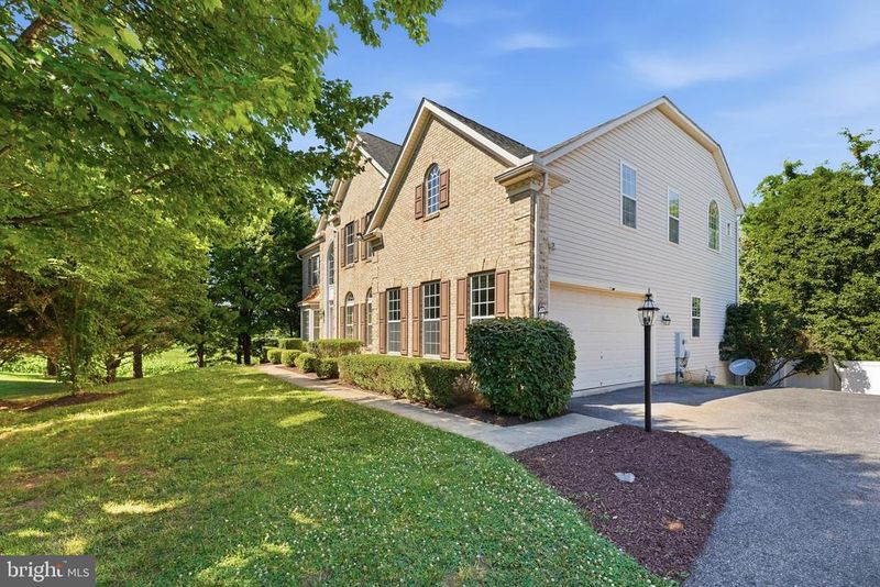2148 Chestnut Ln, Frederick, MD 21702