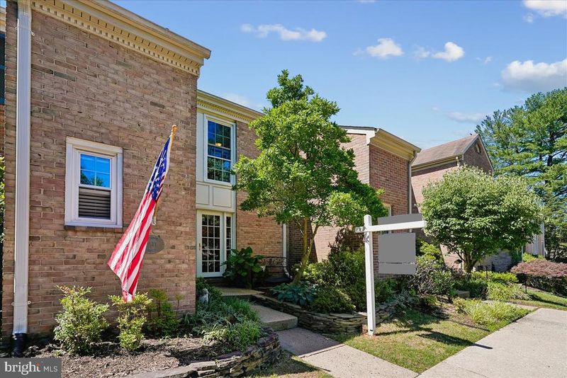 2087 Hopewood Dr, Falls Church, VA 22043