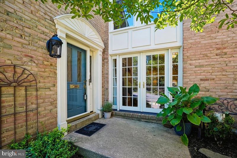 2087 Hopewood Dr, Falls Church, VA 22043
