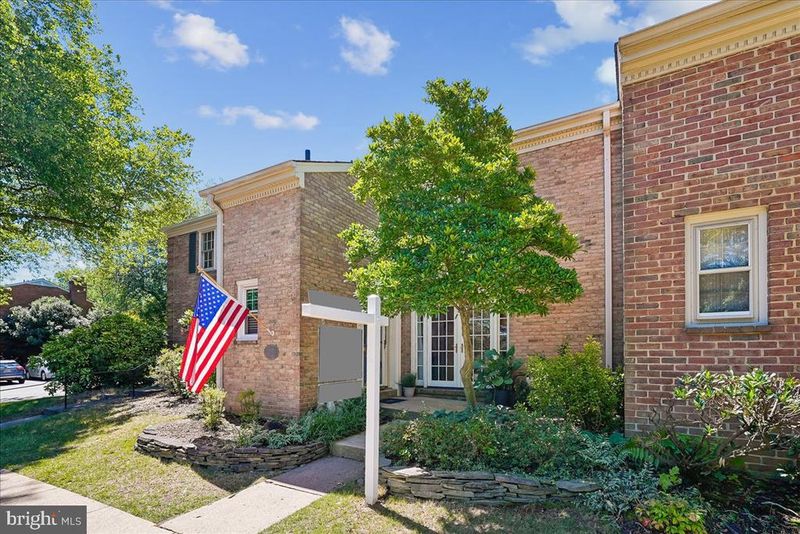 2087 Hopewood Dr, Falls Church, VA 22043
