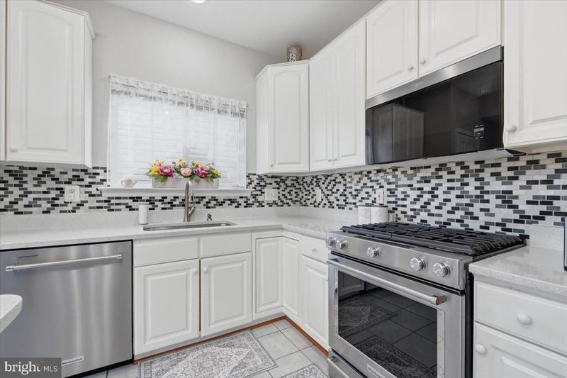 14204 Forbes Pl, Gainesville, VA 20155