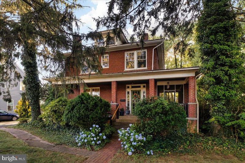 715 Valley View Ave SW, Leesburg, VA 20175