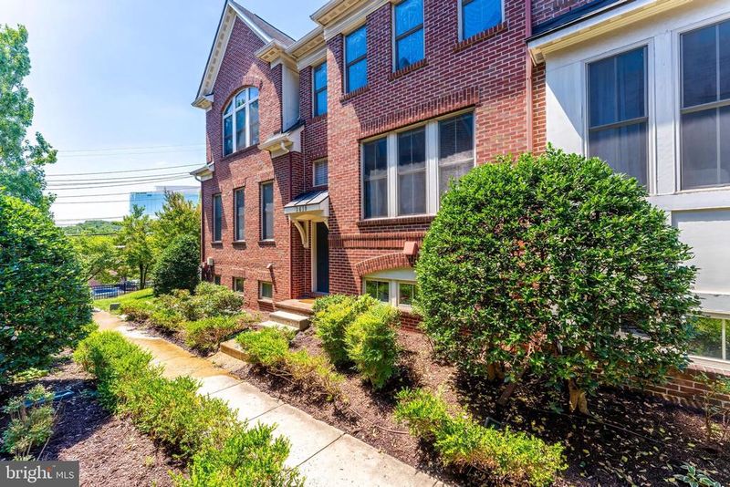 2619 S Kenmore Ct, Arlington, VA 22206