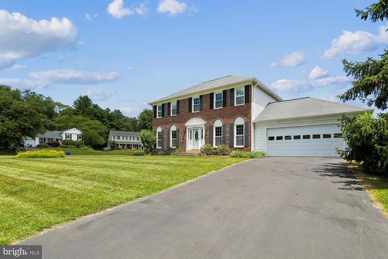 201 Westridge Dr, Mount Airy, MD 21771
