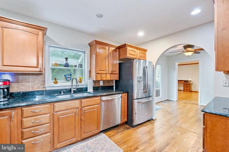 17401 Blossom View Dr, Olney, MD 20832