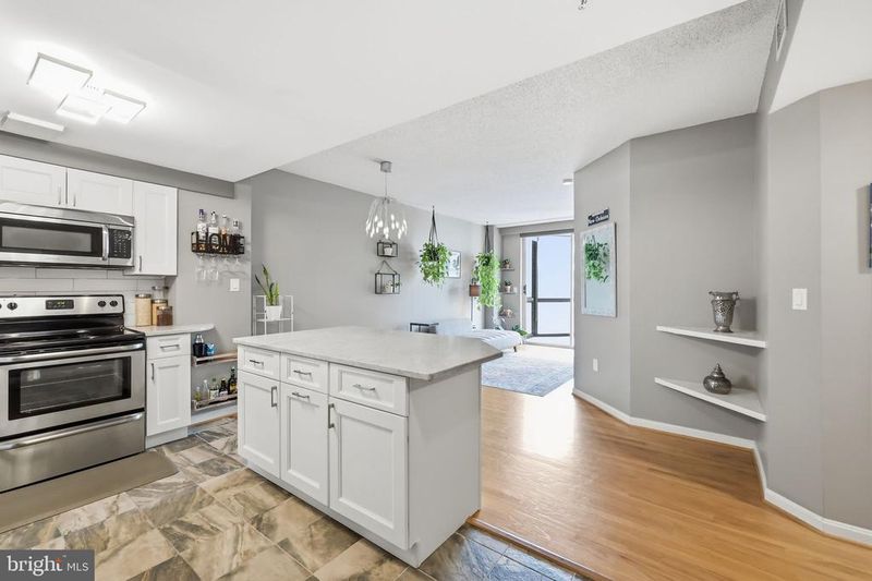 24 Courthouse Sq #306, Rockville, MD 20850
