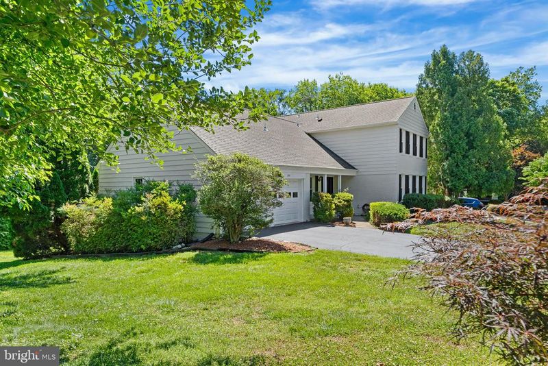 222 Apple Blossom Ct, Vienna, VA 22181