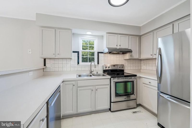 217 Frazer Dr, Purcellville, VA 20132