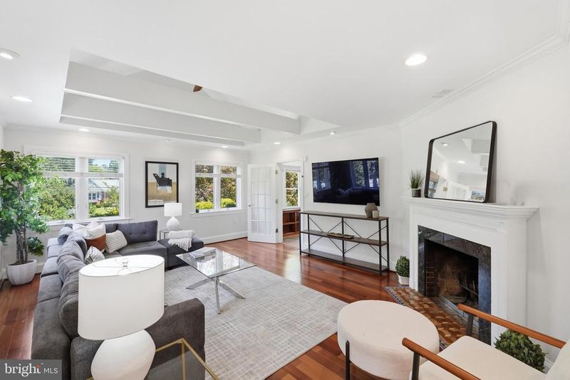414 Skyhill Rd, Alexandria, VA 22314