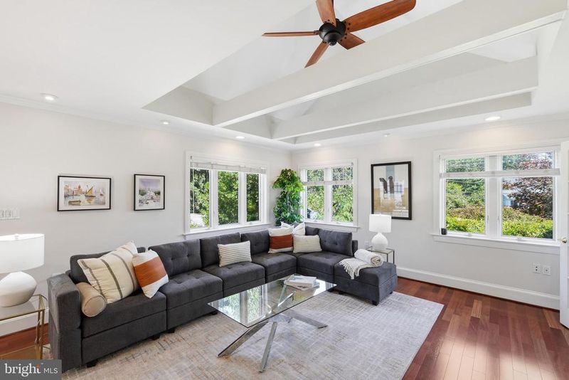 414 Skyhill Rd, Alexandria, VA 22314