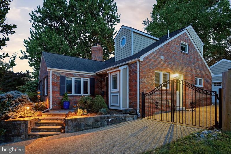 414 Skyhill Rd, Alexandria, VA 22314