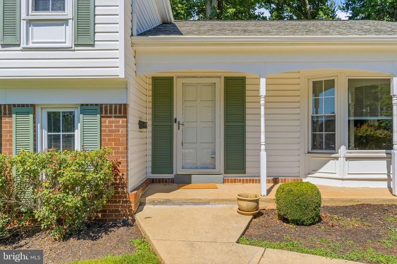 9 Duvall Ln, Gaithersburg, MD 20877