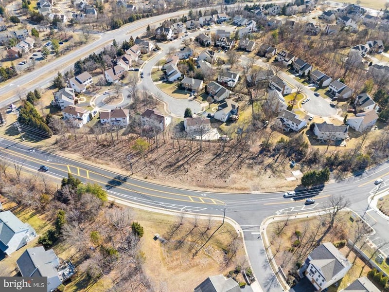 20576 Ashburn Rd, Ashburn, VA 20147