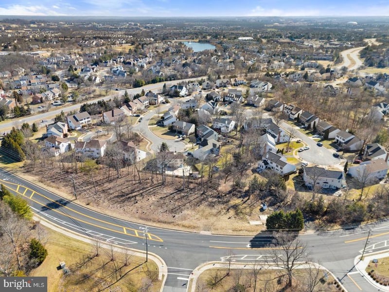20576 Ashburn Rd, Ashburn, VA 20147