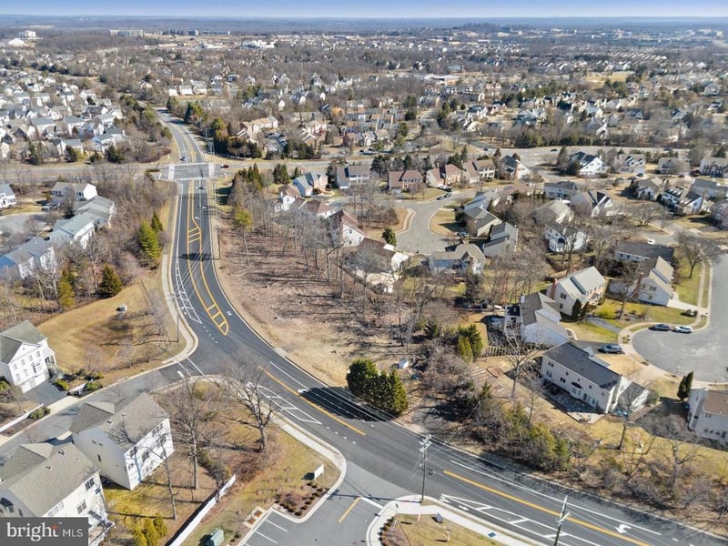 20576 Ashburn Rd, Ashburn, VA 20147