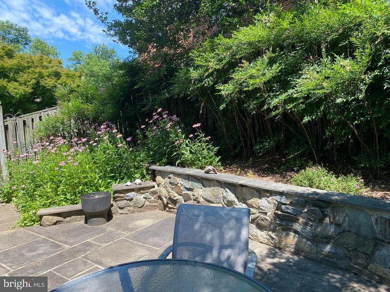 1633 Dempsey St, Mclean, VA 22101
