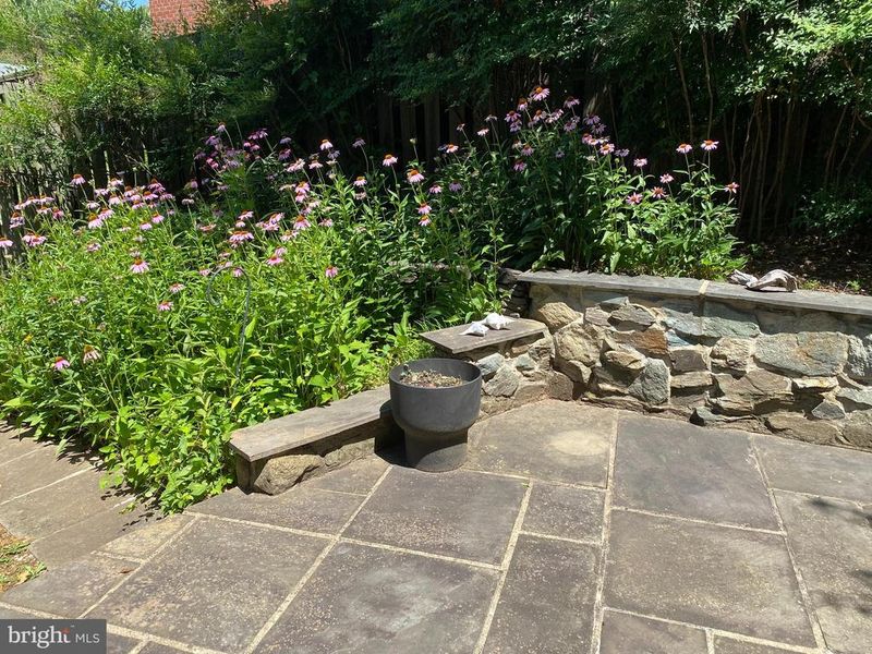 1633 Dempsey St, Mclean, VA 22101