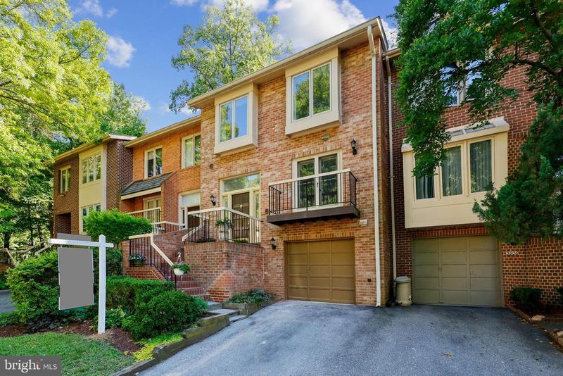 5904 Valerian Ln, Rockville, MD 20852