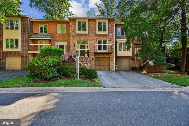 5904 Valerian Ln, Rockville, MD 20852