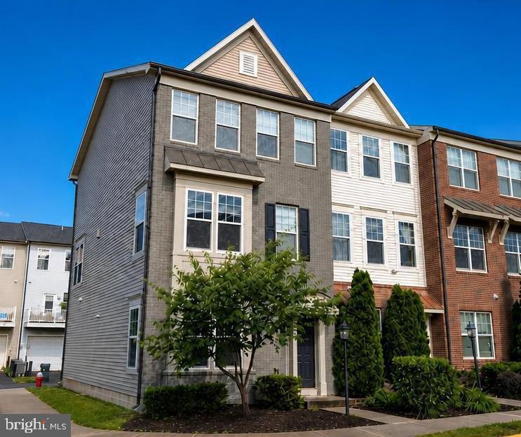 25556 Palenza Ter, Chantilly, VA 20152