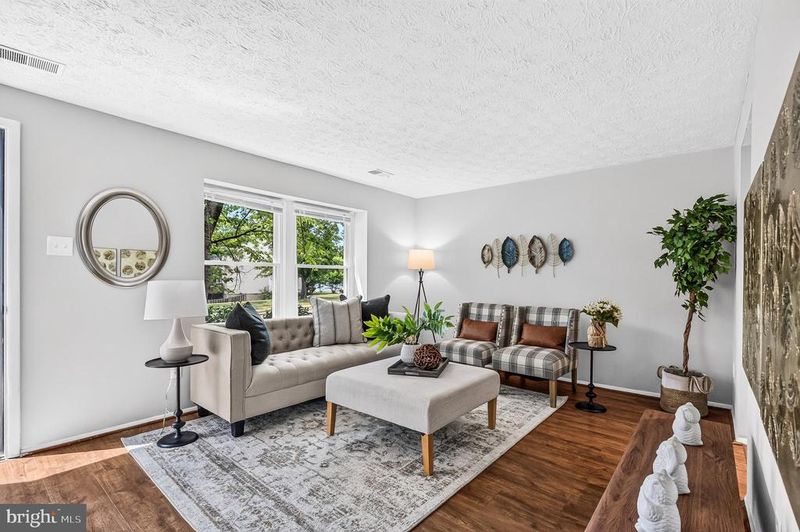 8315 Claremont Woods Dr, Alexandria, VA 22309