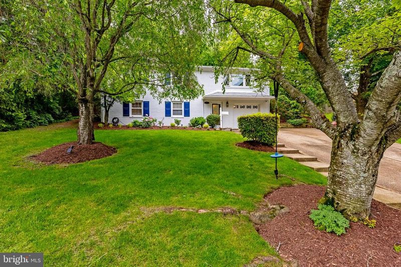 4625 Willet Dr, Annandale, VA 22003