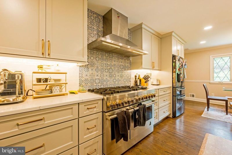 4625 Willet Dr, Annandale, VA 22003
