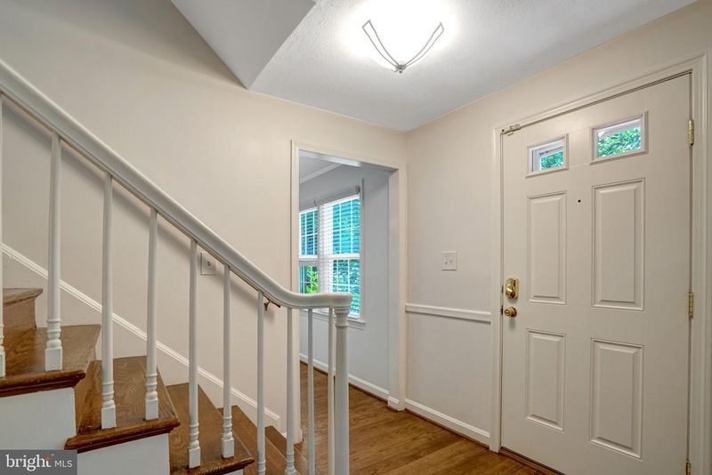6526 Oakwood Dr, Falls Church, VA 22041