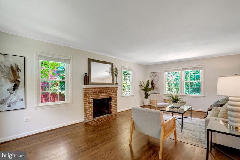 6526 Oakwood Dr, Falls Church, VA 22041