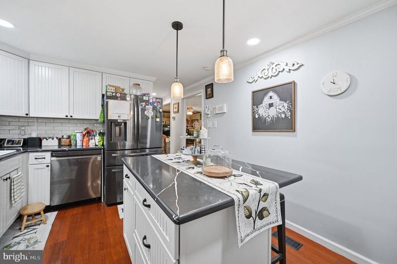 12607 Fitzwater Dr, Nokesville, VA 20181