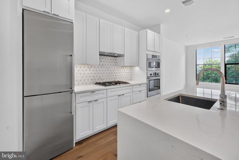 1312 King St #302, Alexandria, VA 22314