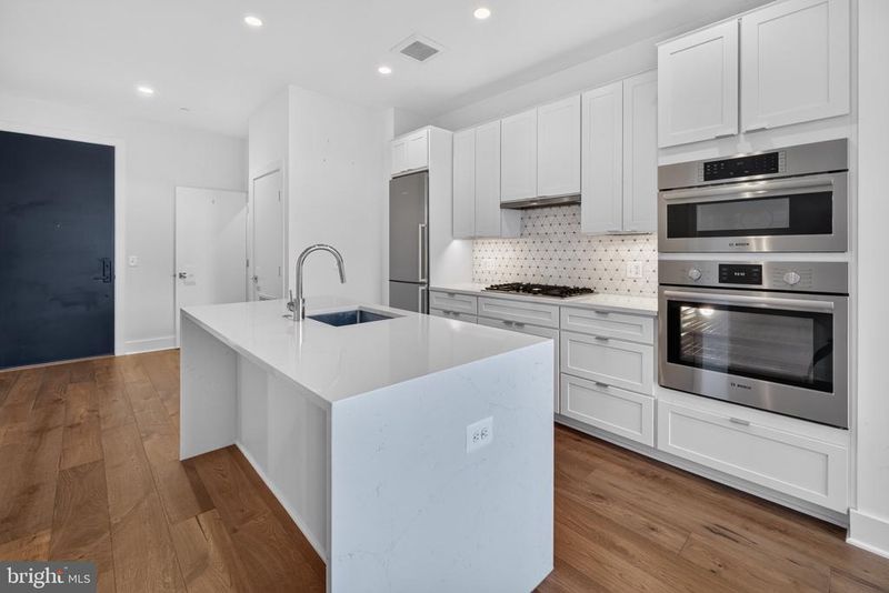 1312 King St #302, Alexandria, VA 22314