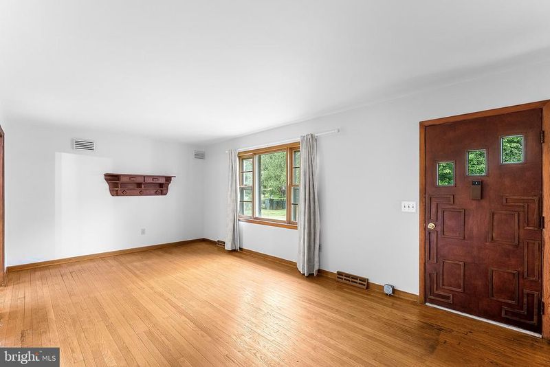 14 Quarter Branch Rd, Lovettsville, VA 20180