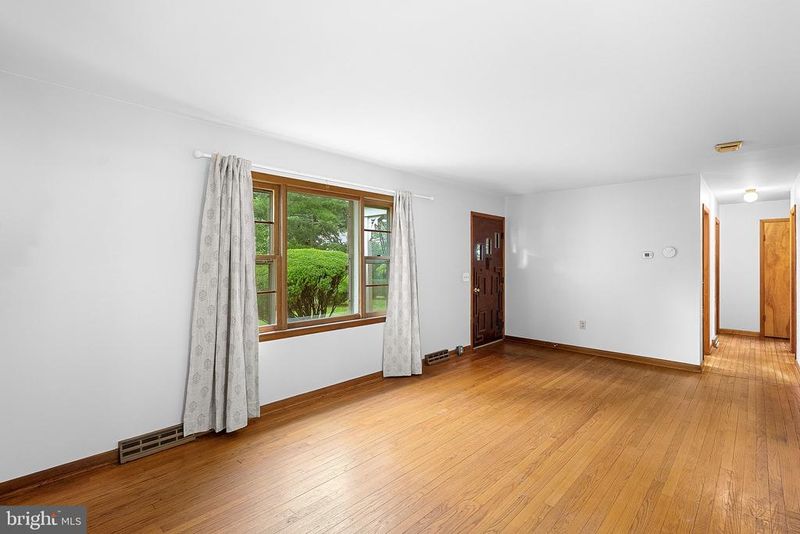 14 Quarter Branch Rd, Lovettsville, VA 20180