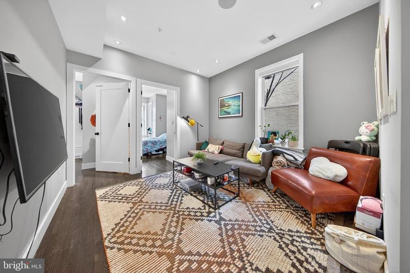 819 6th NW #SUITE 2, Washington, DC 20001