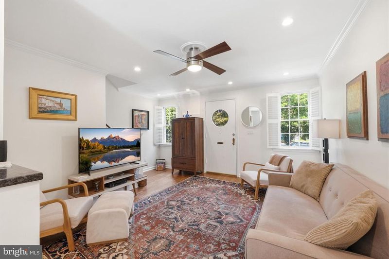 1128 Powhatan St, Alexandria, VA 22314