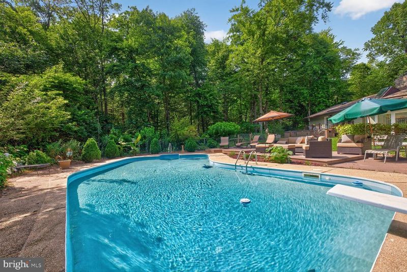 13728 Pryor Rd, Thurmont, MD 21788