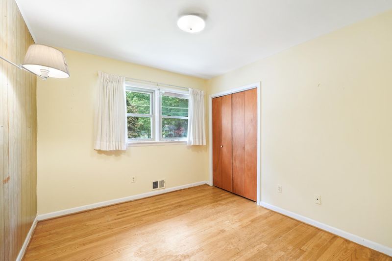 6629 Harriett St, Falls Church, VA 22042