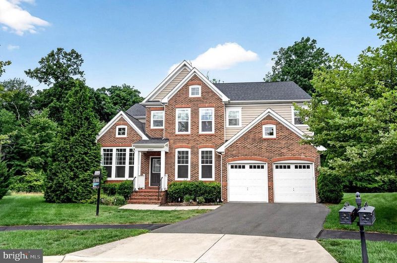 24823 Barrington Grove Ct, Aldie, VA 20105