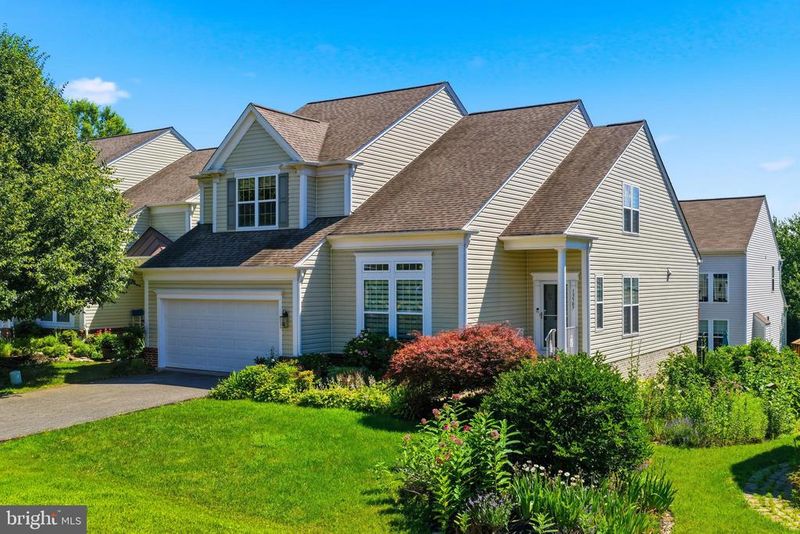 13507 Jeb Stuart Sq, Centreville, VA 20120