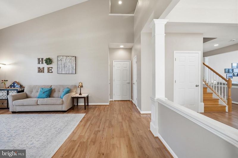 13507 Jeb Stuart Sq, Centreville, VA 20120