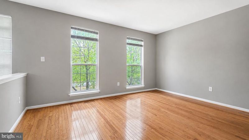 20227 Seneca Sq, Ashburn, VA 20147