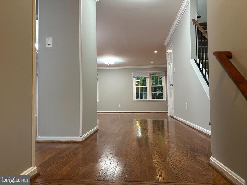10152 Village Knolls Ct, Oakton, VA 22124