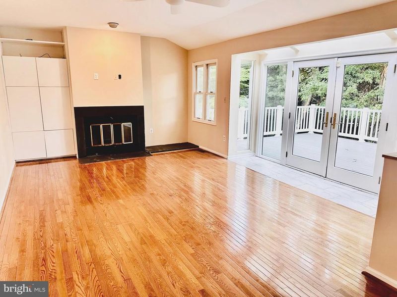 9124 Wandering Trail Dr, Potomac, MD 20854