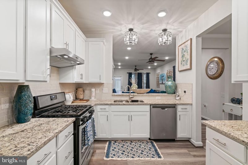 6773 Azalea Garden Ln, Haymarket, VA 20169