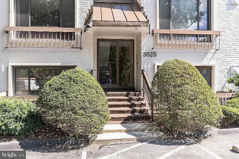 3825 Davis Pl NW #3, Washington, DC 20007