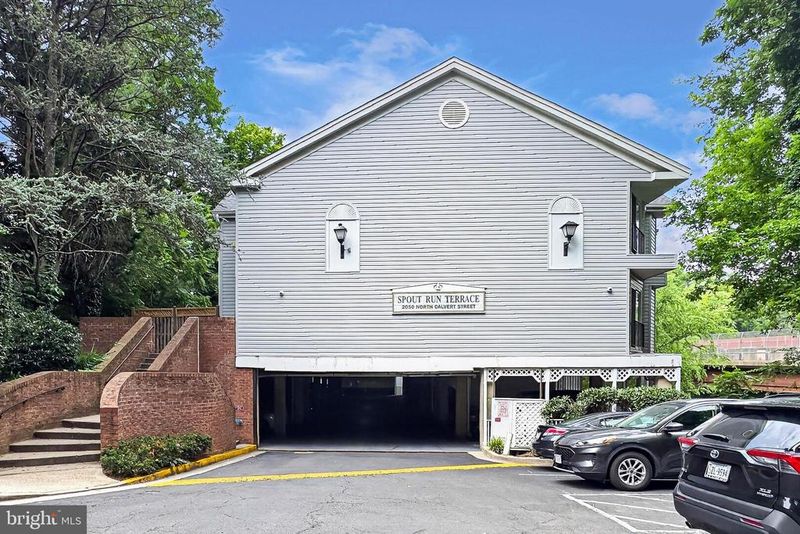 2050 Calvert St N #109, Arlington, VA 22201